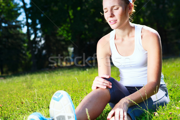 Kolano szkoda młodych sportowiec runner młoda kobieta Zdjęcia stock © luckyraccoon