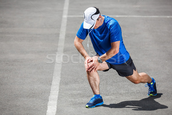 Männlich Läufer Dehnung Training Sport Körper Stock foto © luckyraccoon