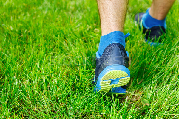 Masculin alergător în picioare spaţiu text Imagine de stoc © luckyraccoon