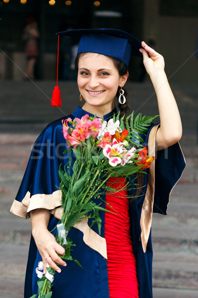 Obraz szczęśliwy młodych absolwent kwiaty kobieta Zdjęcia stock © luckyraccoon