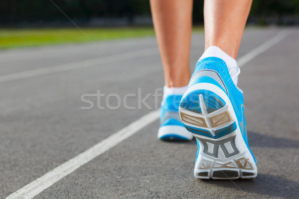 Primer plano zapato ejecutando corredor pies Foto stock © luckyraccoon