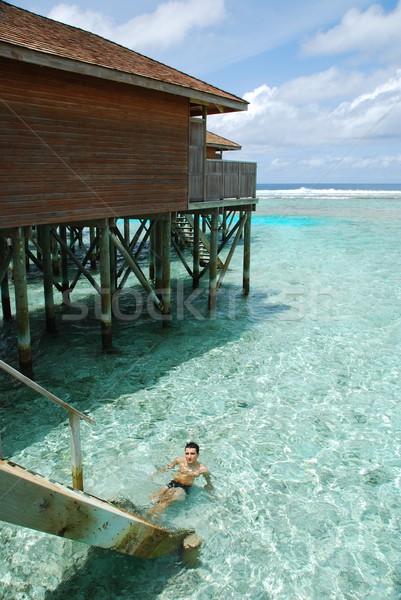 [[stock_photo]]: Jeune · homme · détente · Maldives · eau · ciel