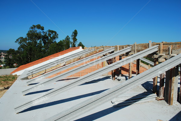 屋頂 房子 施工 木 工作 商業照片 © luissantos84