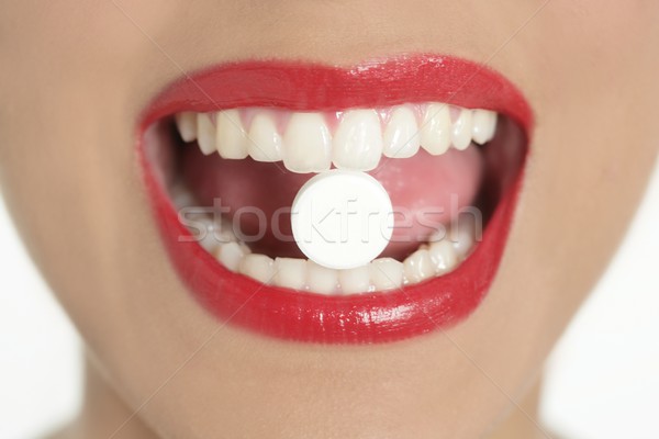 [[stock_photo]]: Beauté · femme · bouche · médecine · pilule · lèvres · rouges