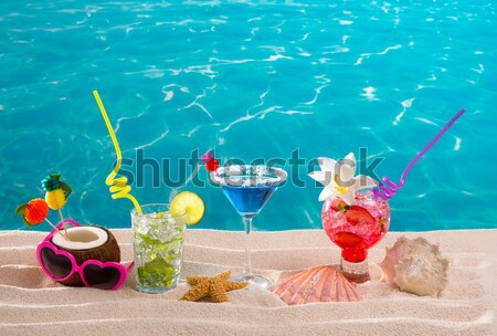 Cocktail-uri sex plajă colorat tropical palmier Imagine de stoc © lunamarina
