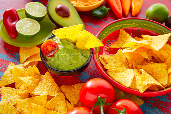 Mancare mexicana nachos chili sos placă Imagine de stoc © lunamarina