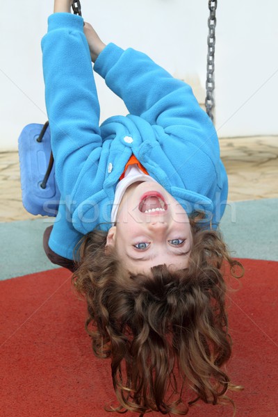 [[stock_photo]]: Petite · fille · à · l'envers · parc · aire · de · jeux · Swing · visage