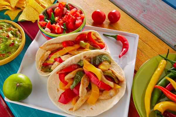 Kurczaka fajitas tacos meksykańskie jedzenie chili restauracji Zdjęcia stock © lunamarina