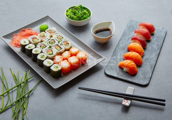 Sushis maki sauce de soja wasabi Californie rouler [[stock_photo]] © lunamarina