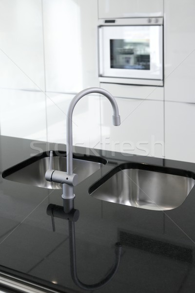 Сток-фото: кухне · водопроводный · кран · печи · современных · черно · белые · интерьер