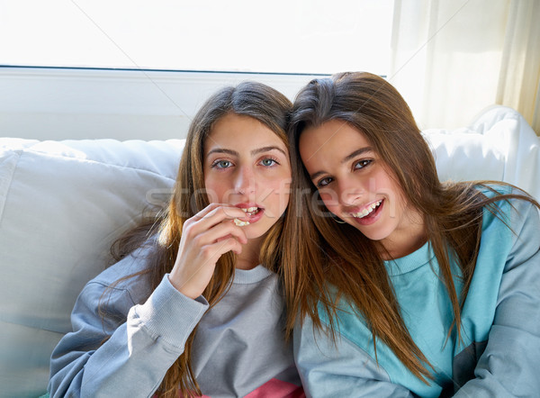 Legjobb barát lányok néz tv mozi portré Stock fotó © lunamarina