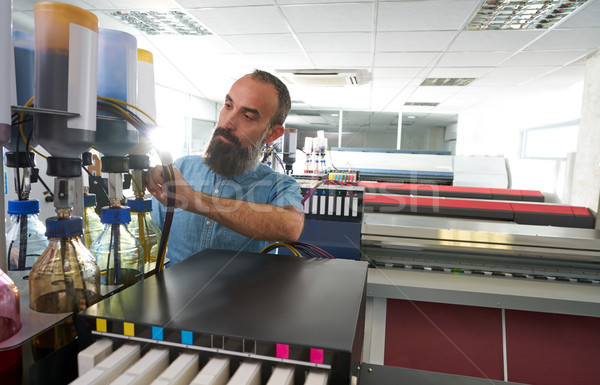 Uomo trasferire stampa industria plotter stampante Foto d'archivio © lunamarina