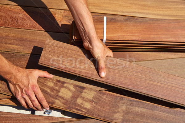 Punte instalare dulgher mâini lemn Imagine de stoc © lunamarina