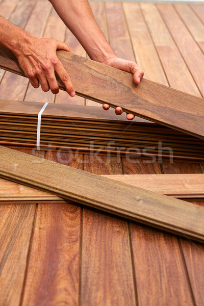 Pokład instalacja stolarz ręce drewna Zdjęcia stock © lunamarina