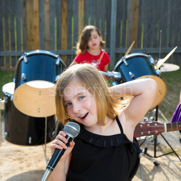 Cantante ragazza cantare giocare vivere band Foto d'archivio © lunamarina