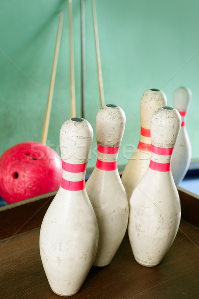 Biliárd bowling játékok csendélet zöld sport Stock fotó © lunamarina