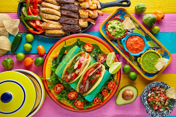 Mexican kurczaka wołowiny fajitas tacos kolorowy Zdjęcia stock © lunamarina