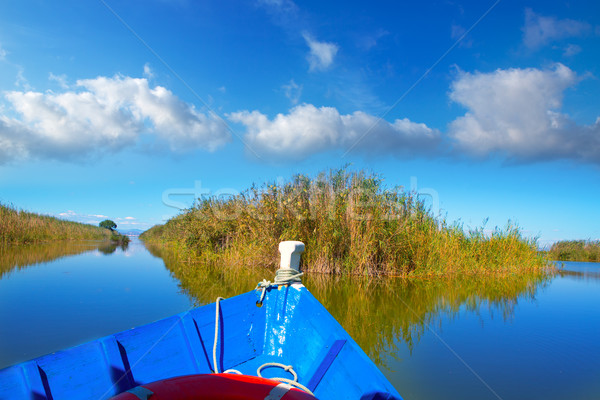 Albastru barcă navigaţie lac Valencia însorit Imagine de stoc © lunamarina