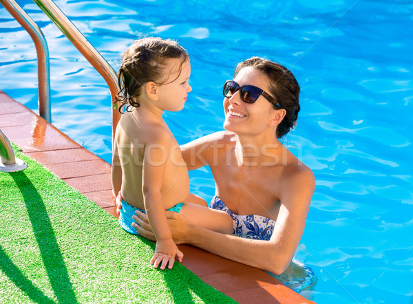 Gelukkig moeder baby dochter zwembad meisje Stockfoto © lunamarina