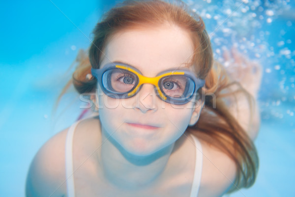 Foto stock: Ninos · nina · funny · subacuático · gafas · de · protección · natación