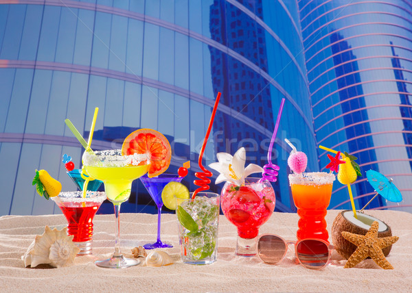 Foto stock: Colorido · tropical · cocktails · verão · cidade · edifícios