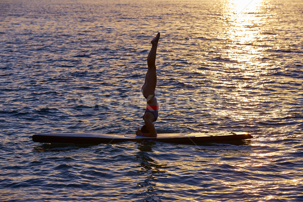 Yoga ragazza stand up surf bordo Foto d'archivio © lunamarina