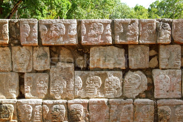 Chichen Itza fal koponyák építkezés háttér labda Stock fotó © lunamarina