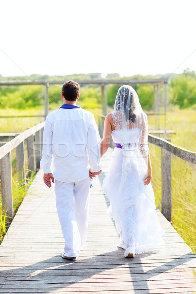 Pár boldog esküvő nap sétál hátsó nézet Stock fotó © lunamarina
