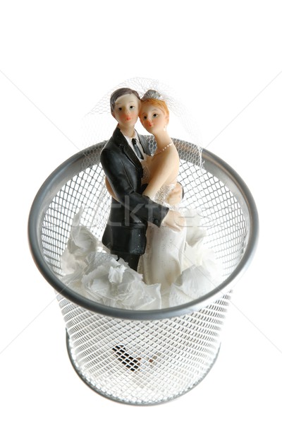 Nuntă figurina hârtie Coşul de gunoi divort metafora Imagine de stoc © lunamarina