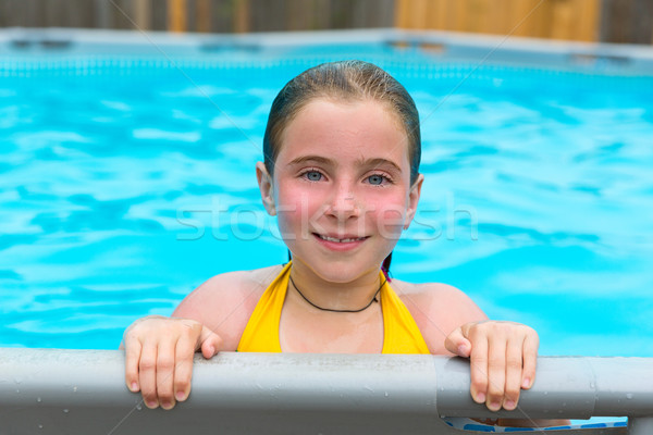 Fată piscină roşu obrajii copil Imagine de stoc © lunamarina