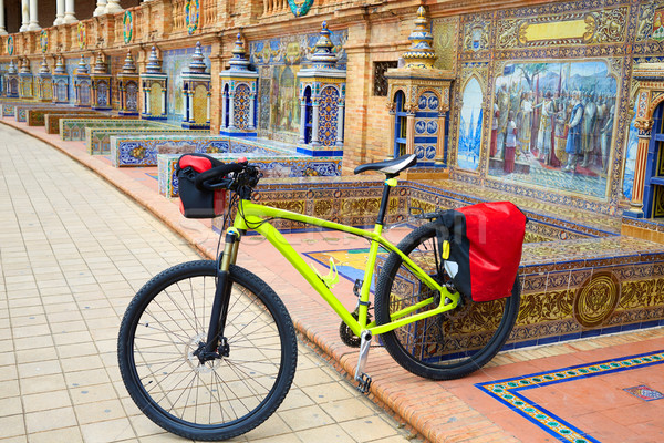 Spania bicicletă pătrat constructii călători bicicletă Imagine de stoc © lunamarina