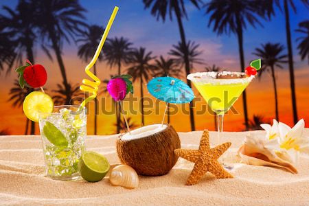 Cocktail-uri sex plajă colorat tropical palmier Imagine de stoc © lunamarina