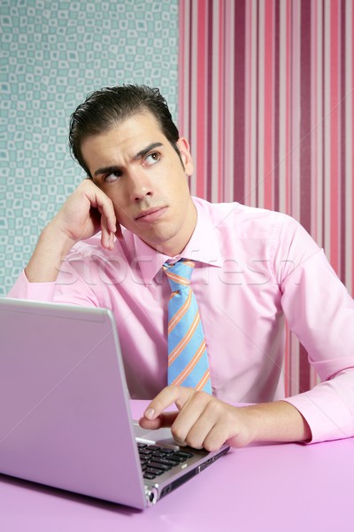 Stock foto: Geschäftsmann · jungen · Denken · Laptop · Tapete · farbenreich