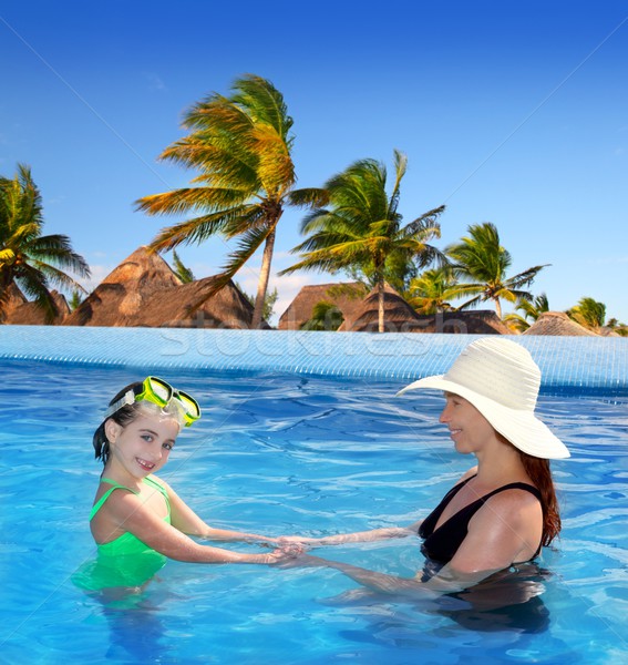 Foto d'archivio: Figlia · madre · piscina · tropicali · posizione · donna