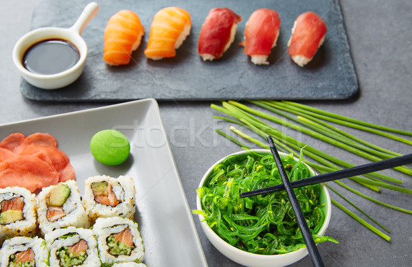 Sushi maki salsa de soja wasabi California rodar Foto stock © lunamarina