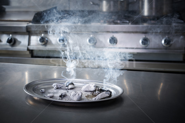 Węgiel drzewny dymu nierdzewny kuchnia ze stali nierdzewnej taca Zdjęcia stock © lunamarina