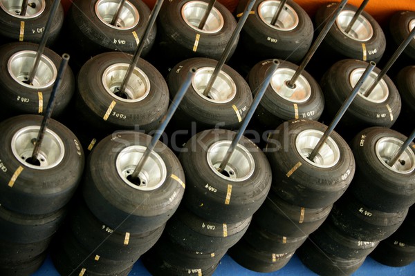 Ruote pneumatici concorrenza molti auto strada Foto d'archivio © lunamarina