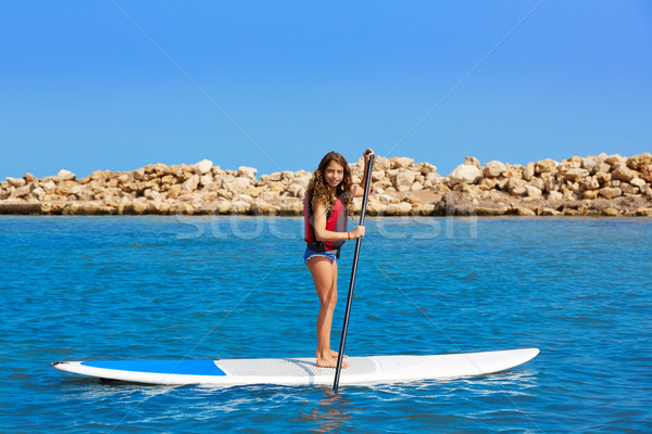 ストックフォト: 子供 · サーフィン · ファー · 少女 · ビーチ