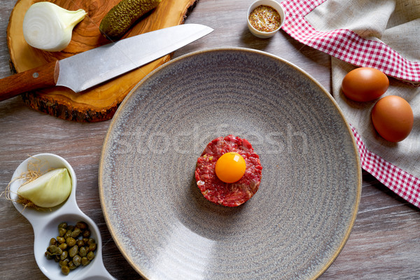 Steak brut viande recette oeuf jaune [[stock_photo]] © lunamarina