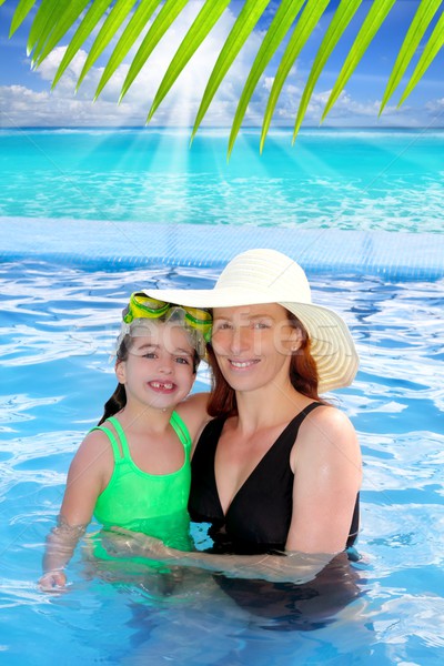 Foto stock: Mãe · filha · humor · piscina · praia · tropical · caribbean