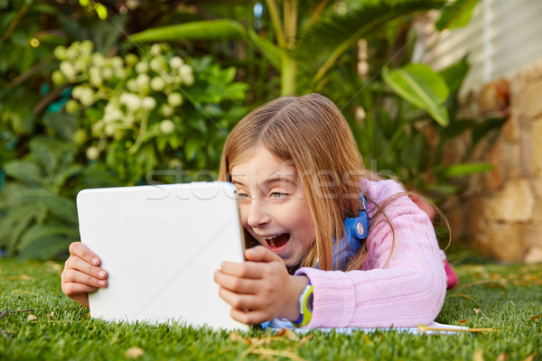 Szőke gyerek lány táblagép fű tőzeg Stock fotó © lunamarina