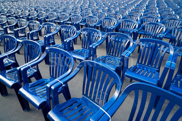 [[stock_photo]]: Plastique · chaises · rangée · bleu · couleur · printemps