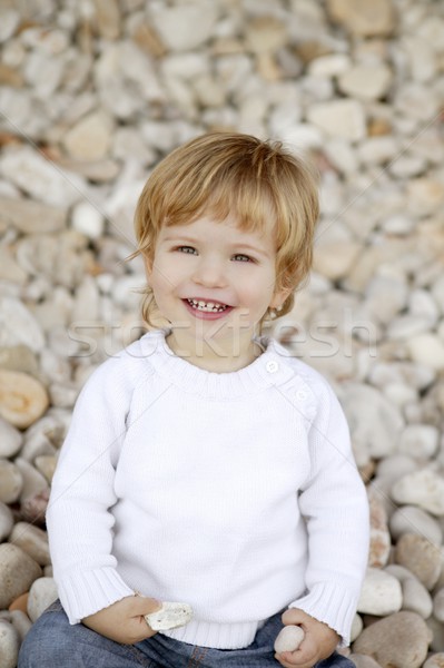 Imagine de stoc: Băiat · zâmbitor · pietre · portret · faţă