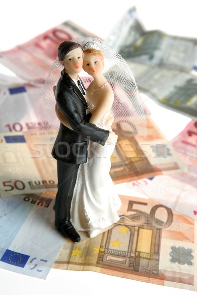 [[stock_photo]]: Mariage · couple · figurine · euros · note · amour