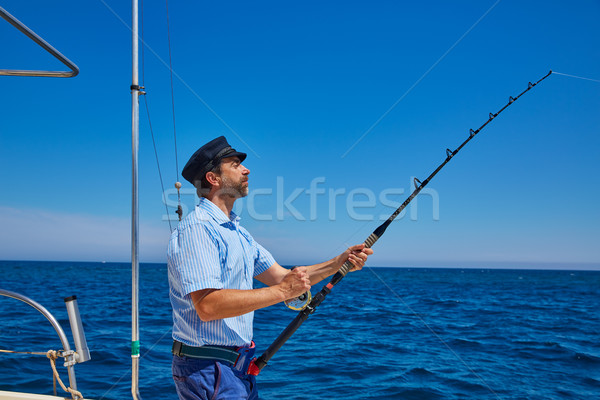 Barba marinero hombre caña de pescar arrastre de agua salada Foto stock © lunamarina