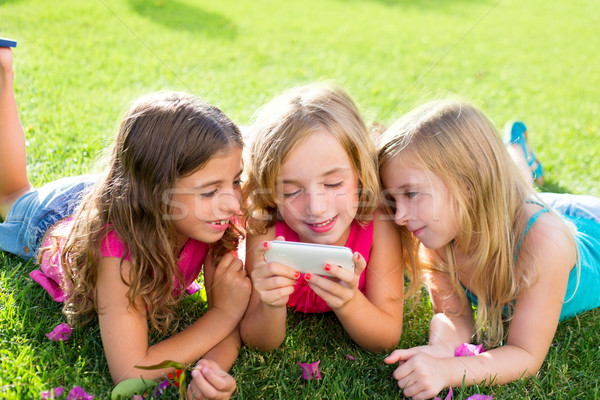 Foto stock: Crianças · amigo · meninas · jogar · internet