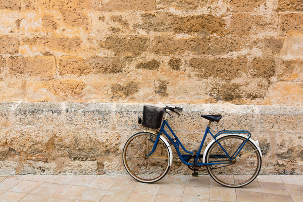 Foto stock: Bicicleta · histórico · stonewall · cidade · parede · rua
