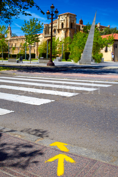 Mod constructii biserică albastru călători Imagine de stoc © lunamarina