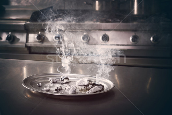 Węgiel drzewny dymu nierdzewny kuchnia ze stali nierdzewnej taca Zdjęcia stock © lunamarina