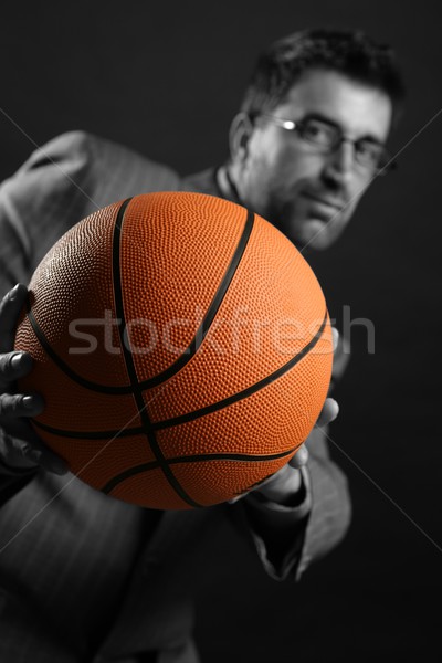 Foto stock: Empresario · baloncesto · pelota · trabajo · en · equipo · metáfora